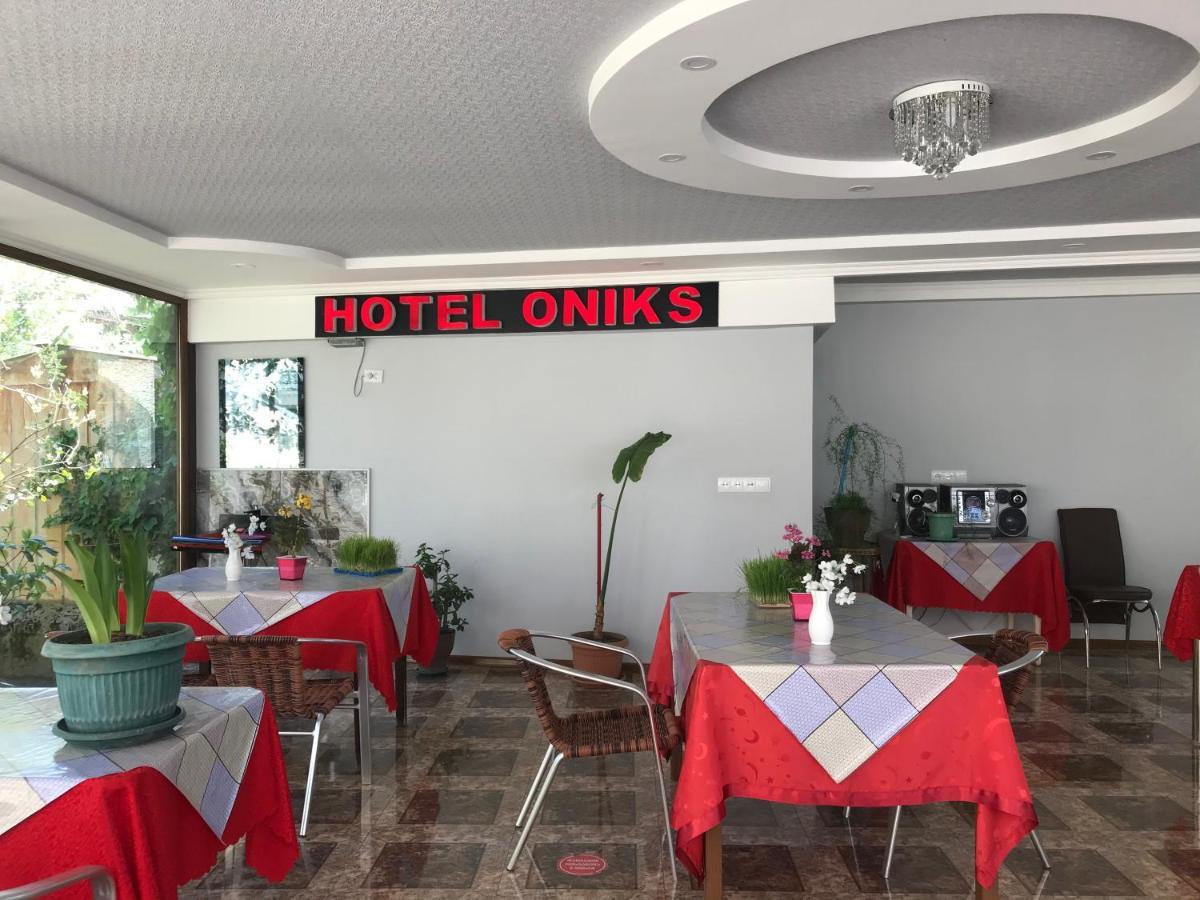 Hotel Oniks Koetaisi Buitenkant foto