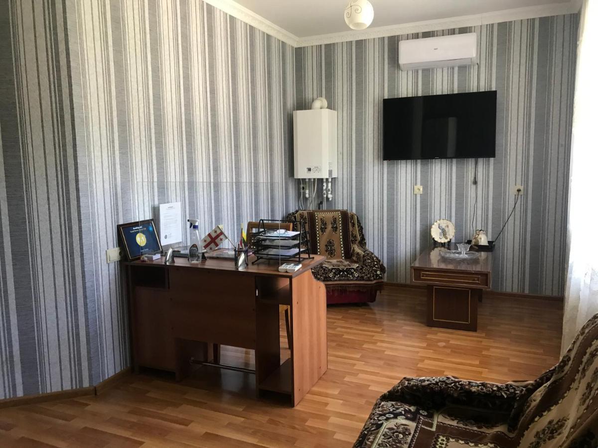 Hotel Oniks Koetaisi Buitenkant foto